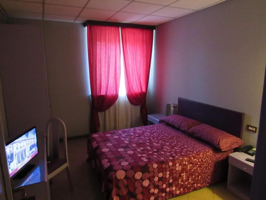 B&B The Sun Swimming & Pool Turin Exterior foto